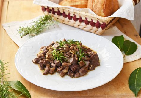 Piatto di coratella con olive e cipolla