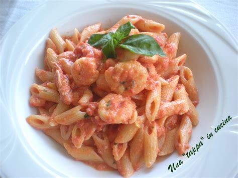 Ingredienti per Pennette alla Vodka con Gamberetti e Zucchine