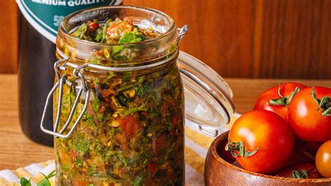 Ingredienti per pesto pantesco disposti