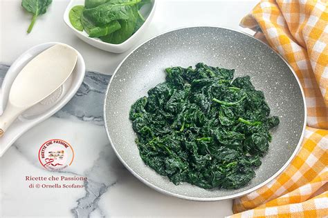 spinaci freschi in padella
