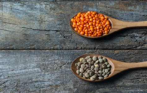 Lenticchie rosse e verdi in ciotola