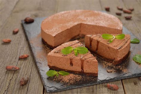 Fasi di preparazione di una bavarese al cioccolato