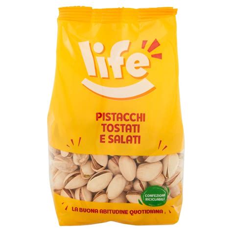 Scatola di pistacchi tostati e salati