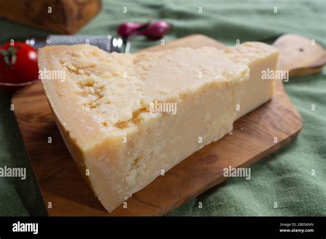 pezzo di Parmigiano Reggiano