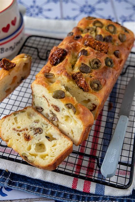 Plumcake salato appena sfornato