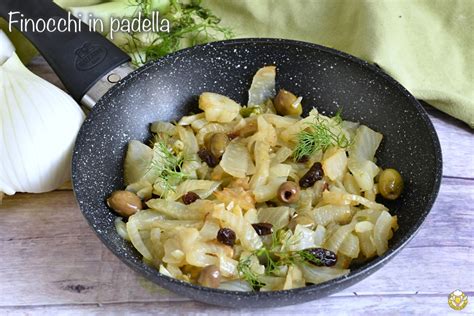 Padella con finocchi, pomodorini e olive in cottura
