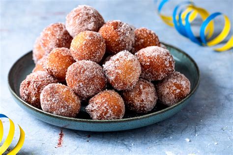 Frittelle dolci ricoperte di zucchero