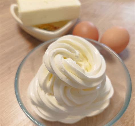 Ingredienti per la crema al burro meringata svizzera