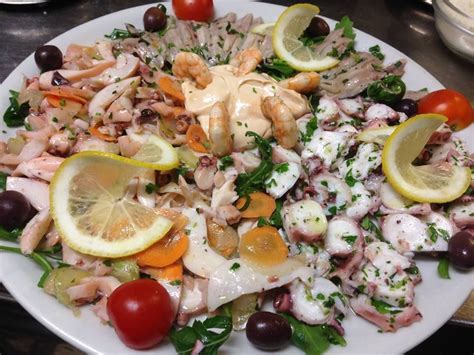 Vassoio di antipasti misti di mare