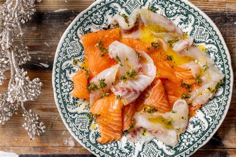 Carpaccio di pesce misto con guarnizioni