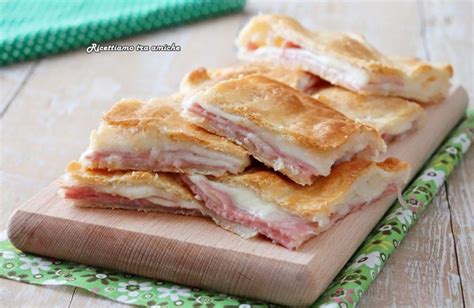 Pasta sfoglia con pomodorini, prosciutto e mozzarella