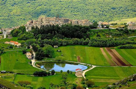 Paesaggio appenninico con querce