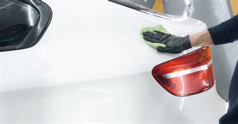 Pulizia paraurti auto