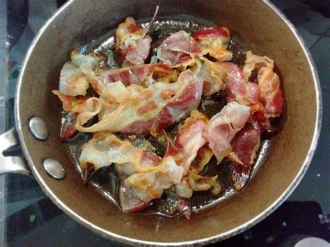 Pancetta croccante in padella