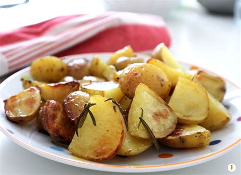 Pirofila di patate al forno con rosmarino