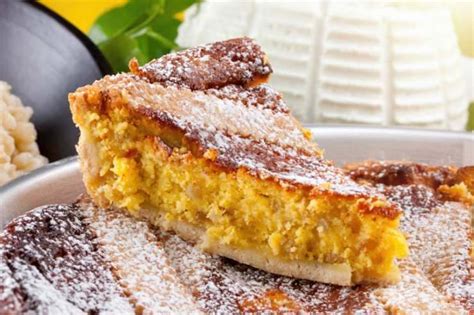 Fetta di pastiera con zucchero a velo