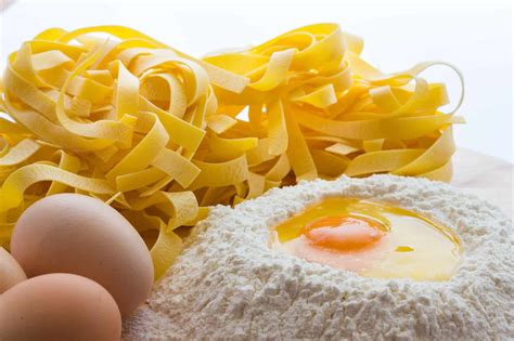 Stesura della pasta fresca all'uovo
