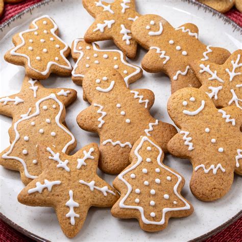 decorazione con ghiaccia reale su biscotto di pan di zenzero