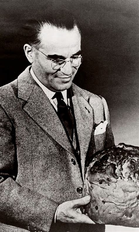 Angelo Motta con il suo primo laboratorio