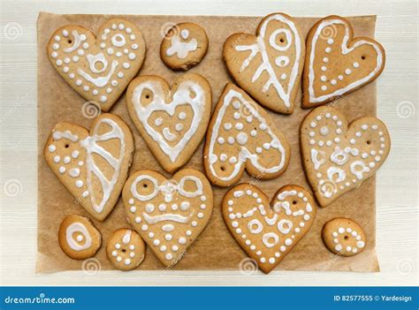 biscotti a forma di cuore decorati