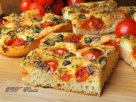 Focaccia con pomodorini e rosmarino