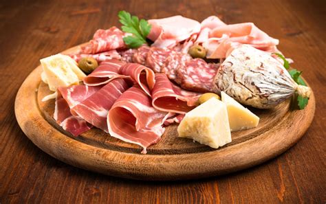 Selezione di salumi e formaggi tipici parmensi