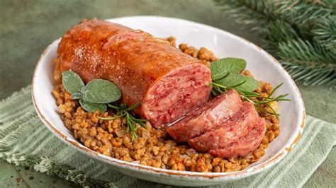 Immagine di un Cotechino Modena IGP intero e cotto
