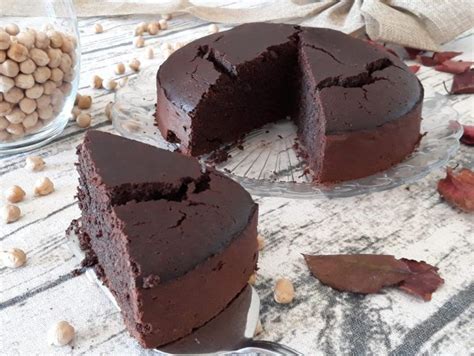 Torta di ceci dolce con cioccolato