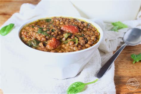 Ingredienti freschi per zuppa di lenticchie