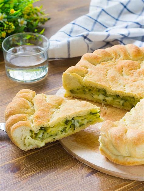 Focaccia ripiena con zucchine e pesto