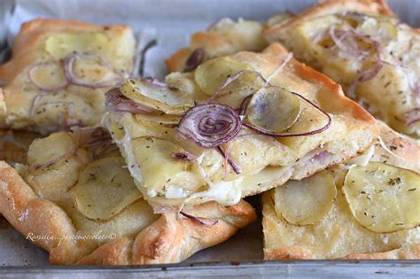 Focaccia ripiena con wurstel e patate