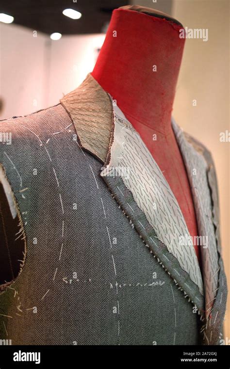 Manichino con camicia su misura