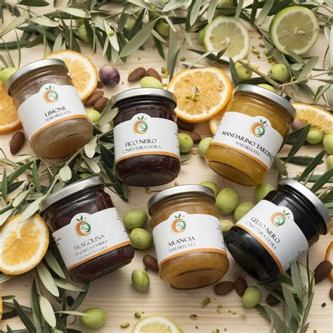 Varietà di marmellate e creme per ripieni dolci