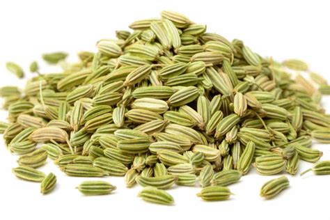 Immagine di semi di finocchio interi e macinati