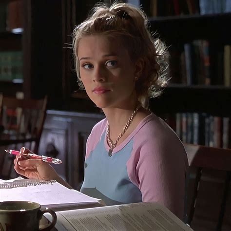 Elle Woods con un abitino rosa