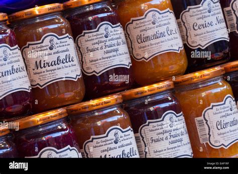 Varietà di marmellate in barattoli