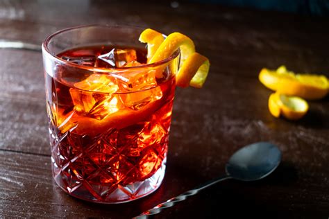 Cocktail Americano con fetta d'arancia