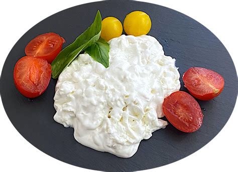 Ciotola di stracciatella condita con olio d'oliva