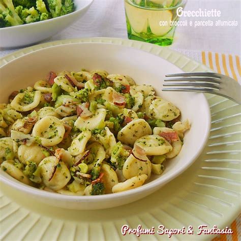 Ingredienti freschi per orecchiette con pancetta e broccoli