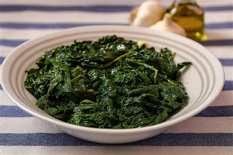 Preparazione del cavolo nero in padella