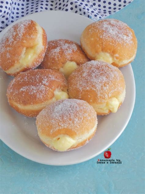 Bomboloni toscani caldi con crema pasticcera