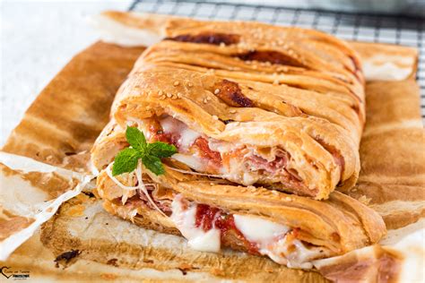 Strudel salato dorato e fragrante