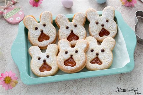 Biscotti a forma di coniglietto glassati
