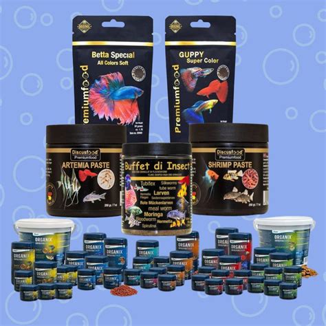Varietà di mangimi per pesci d'acquario