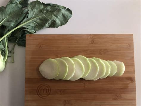 Cavolo rapa intero e affettato