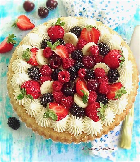 decorazione crostata con crema e frutta