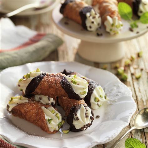 Cannoli siciliani con crema ricotta