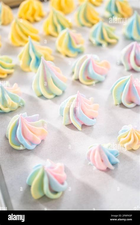 Teglia di biscotti appena sfornati