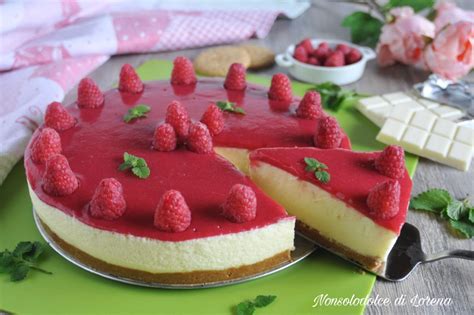 Struttura di una torta bavarese al cioccolato con base e strato di bavarese