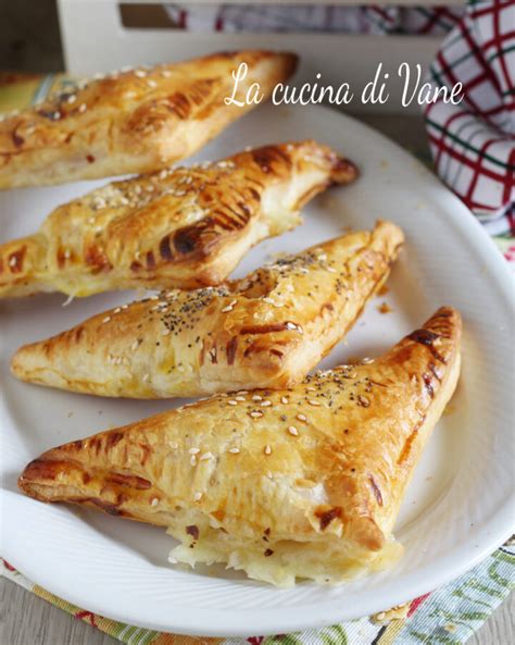 Fagottini di pasta sfoglia ripieni di zucca